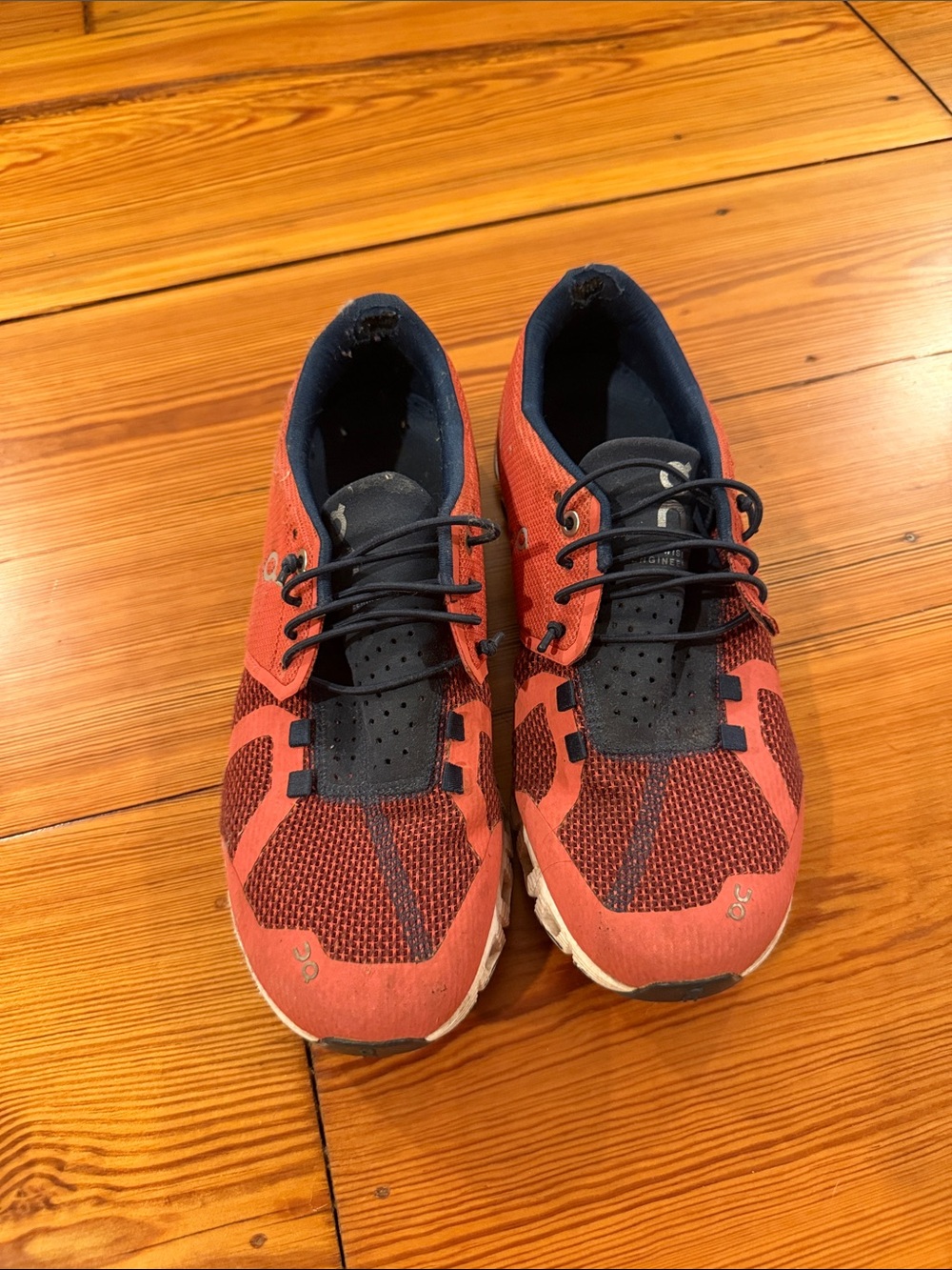 Women’s size 8 on tennis shoes